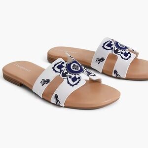 Lane Bryant Summery Dream Cloud Blue and White Trendy Flat Sandals Size 8W